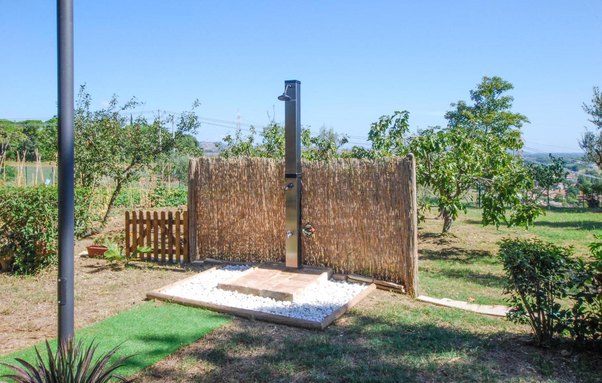 Beautiful Home In Cappone Di Vallefoglia Ripe Exterior foto