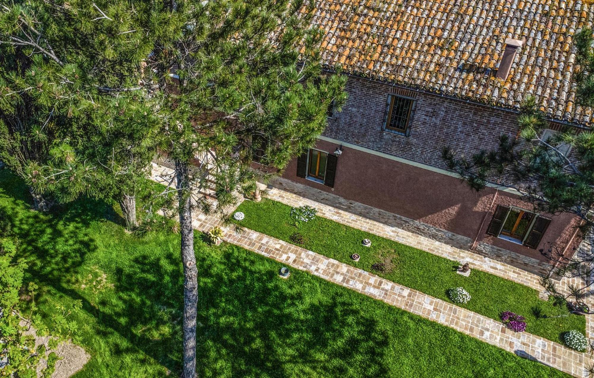 Beautiful Home In Cappone Di Vallefoglia Ripe Exterior foto