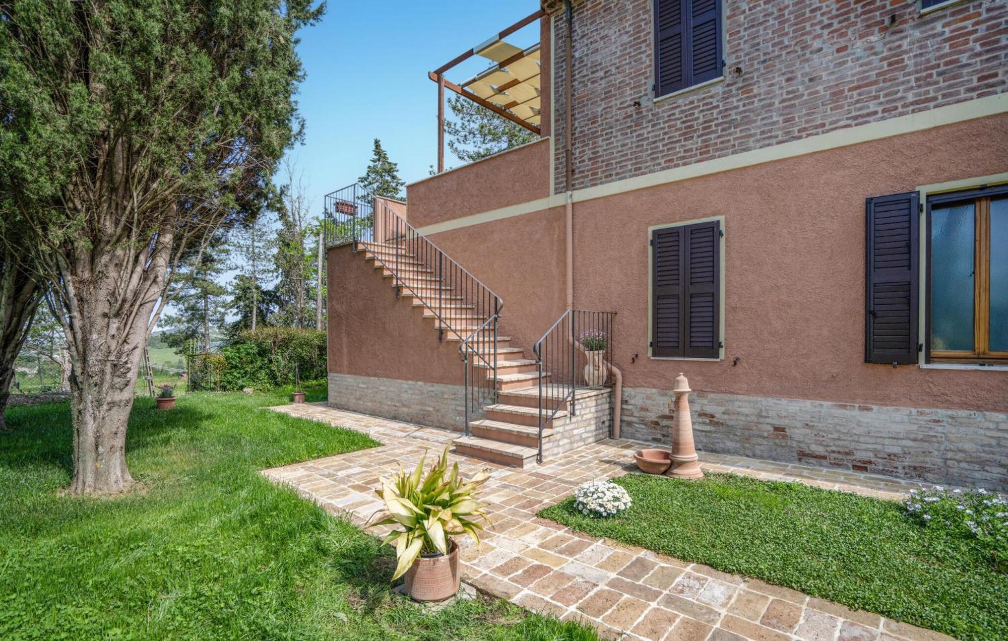 Beautiful Home In Cappone Di Vallefoglia Ripe Exterior foto