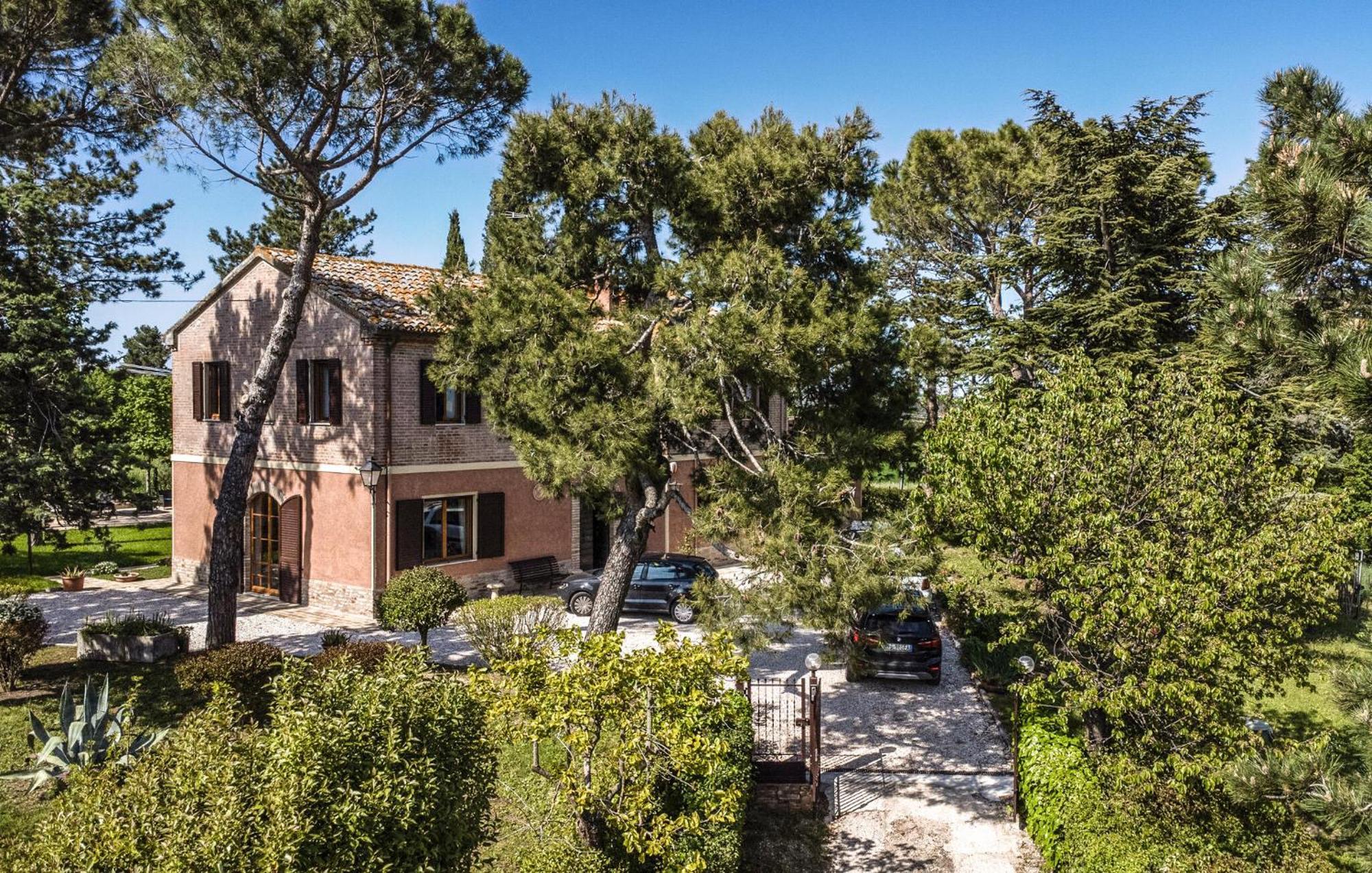 Beautiful Home In Cappone Di Vallefoglia Ripe Exterior foto